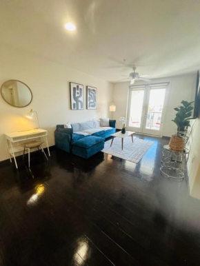 Spacious Hollywood Apartment, Pool Views, Gym I Free Parking!